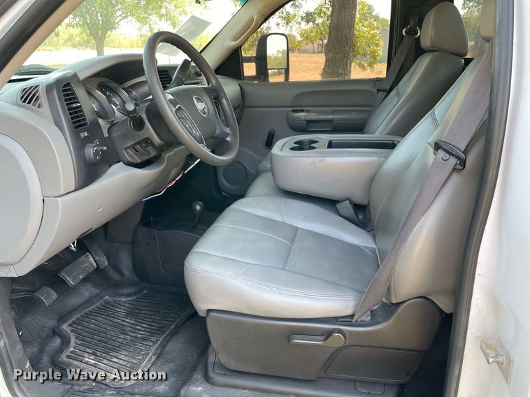 image for item NT9507 2007 Chevrolet Silverado 3500HD  pickup truck cab and chassis