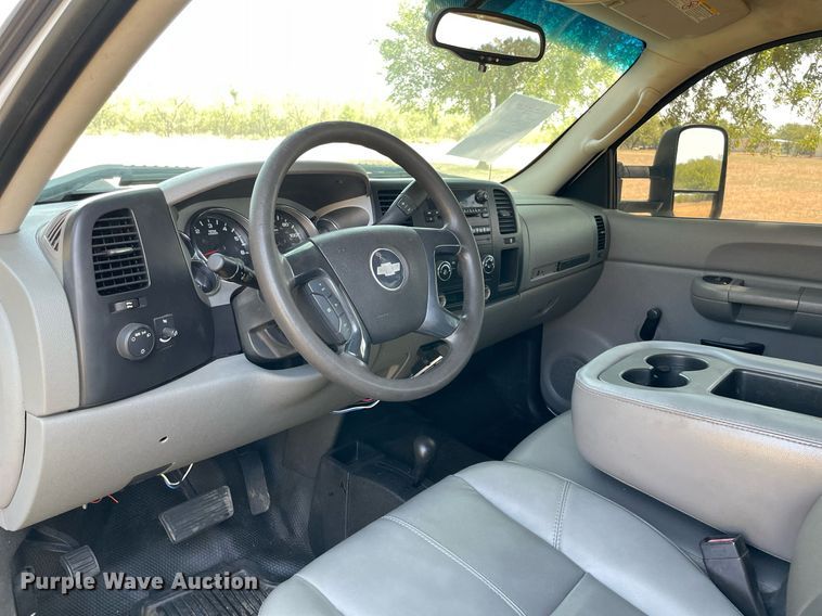 image for item NT9507 2007 Chevrolet Silverado 3500HD  pickup truck cab and chassis