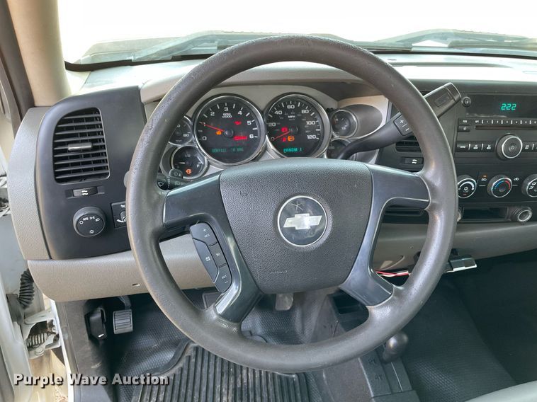 image for item NT9507 2007 Chevrolet Silverado 3500HD  pickup truck cab and chassis