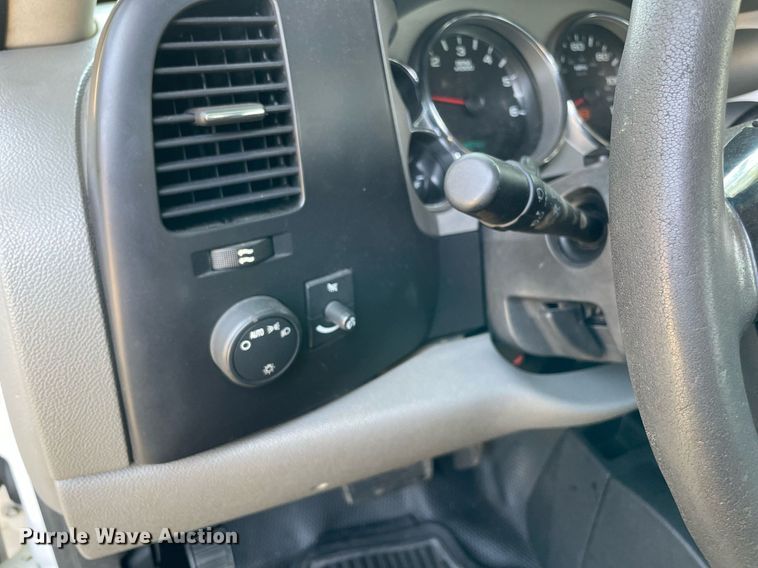 image for item NT9507 2007 Chevrolet Silverado 3500HD  pickup truck cab and chassis