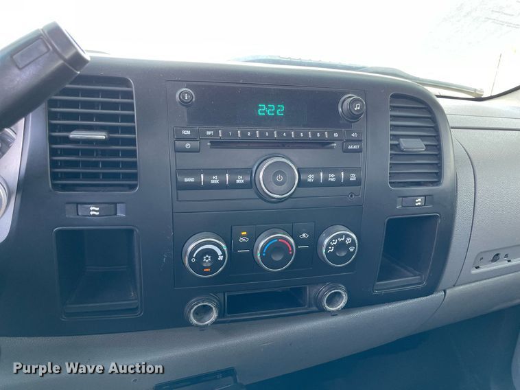 image for item NT9507 2007 Chevrolet Silverado 3500HD  pickup truck cab and chassis