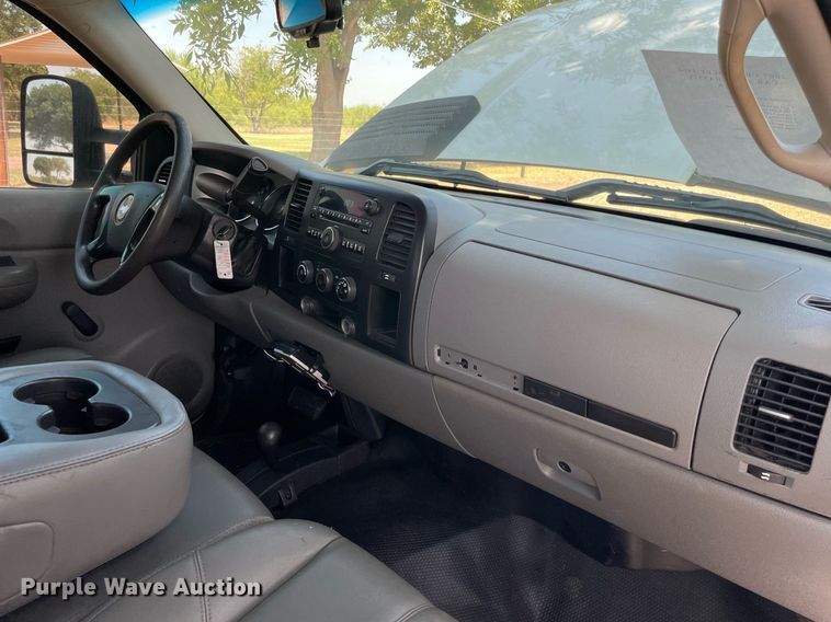 image for item NT9507 2007 Chevrolet Silverado 3500HD  pickup truck cab and chassis