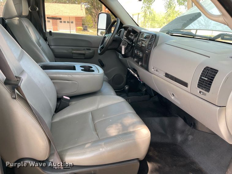 image for item NT9507 2007 Chevrolet Silverado 3500HD  pickup truck cab and chassis