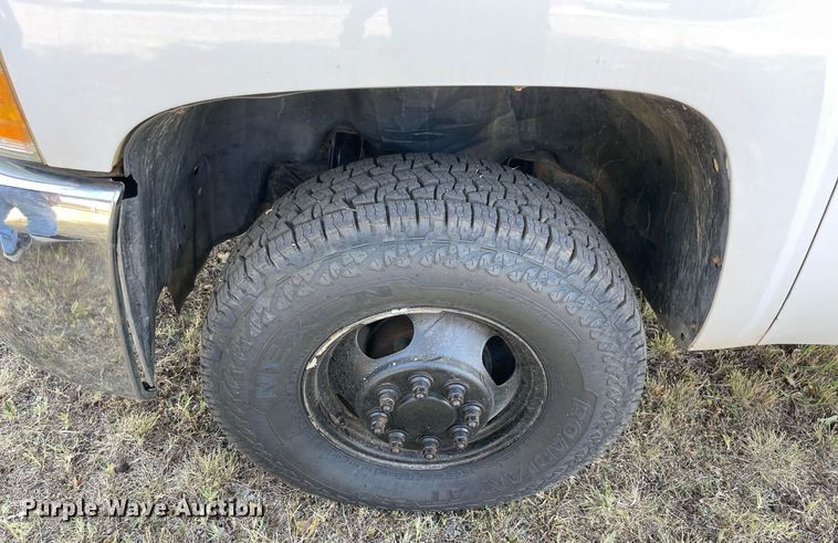 image for item NT9507 2007 Chevrolet Silverado 3500HD  pickup truck cab and chassis