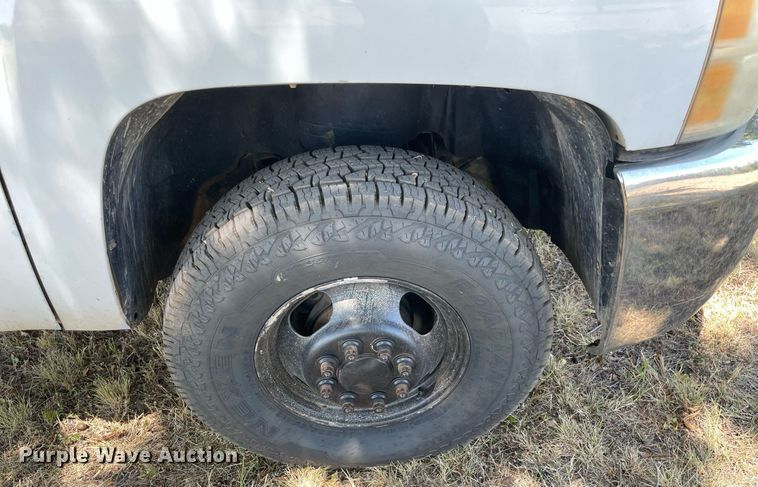 image for item NT9507 2007 Chevrolet Silverado 3500HD  pickup truck cab and chassis