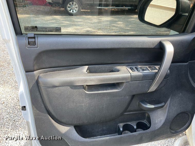 image for item NT9529 2013 Chevrolet Silverado 1500 LT  Crew Cab pickup truck