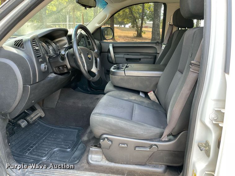 image for item NT9529 2013 Chevrolet Silverado 1500 LT  Crew Cab pickup truck