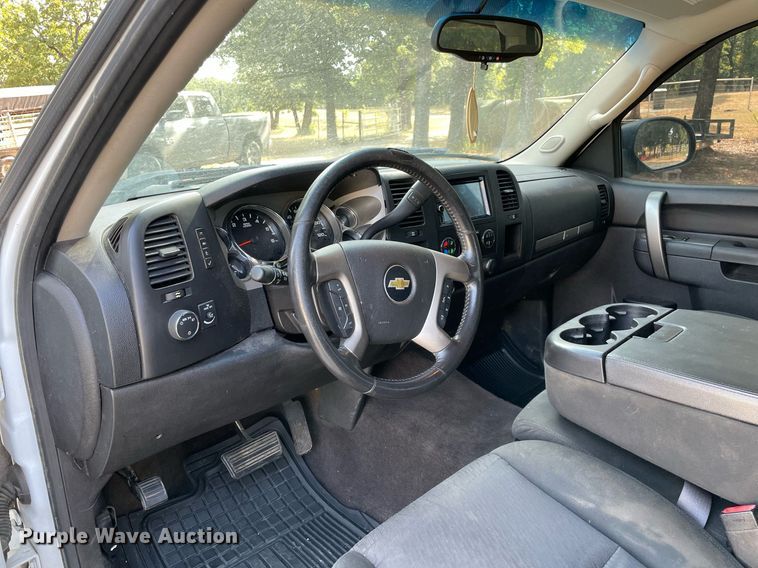 image for item NT9529 2013 Chevrolet Silverado 1500 LT  Crew Cab pickup truck