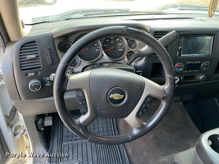 image for item NT9529 2013 Chevrolet Silverado 1500 LT  Crew Cab pickup truck