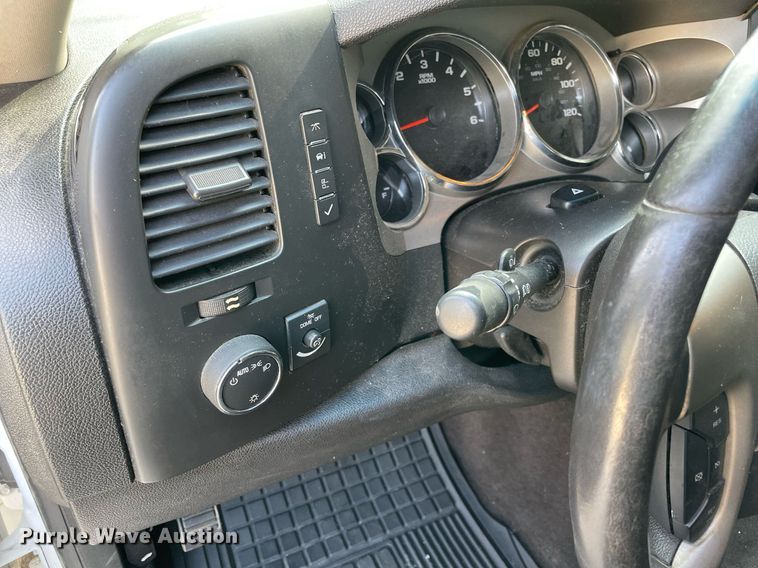 image for item NT9529 2013 Chevrolet Silverado 1500 LT  Crew Cab pickup truck