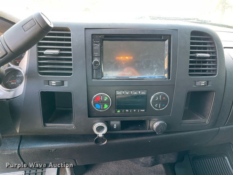 image for item NT9529 2013 Chevrolet Silverado 1500 LT  Crew Cab pickup truck