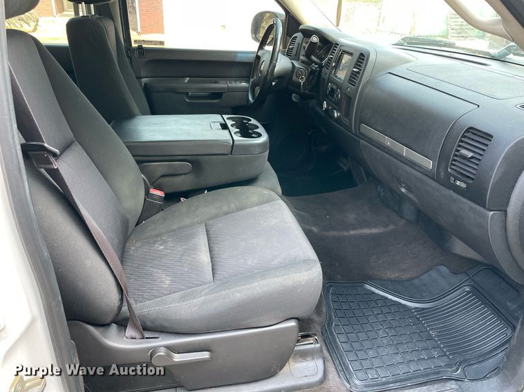 image for item NT9529 2013 Chevrolet Silverado 1500 LT  Crew Cab pickup truck