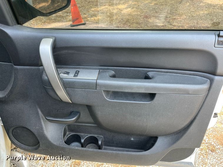 image for item NT9529 2013 Chevrolet Silverado 1500 LT  Crew Cab pickup truck