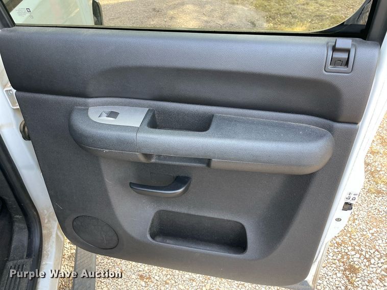 image for item NT9529 2013 Chevrolet Silverado 1500 LT  Crew Cab pickup truck