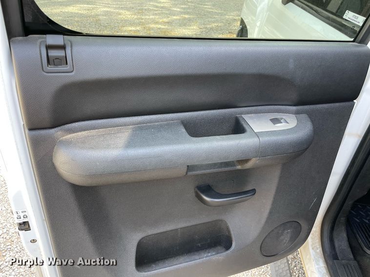 image for item NT9529 2013 Chevrolet Silverado 1500 LT  Crew Cab pickup truck