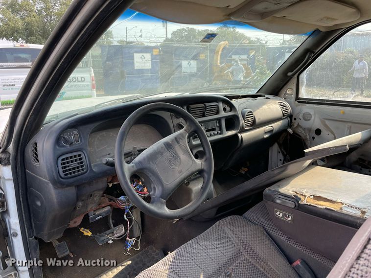 image for item NT9531 2001 Dodge Ram 2500  Quad Cab pickup truck