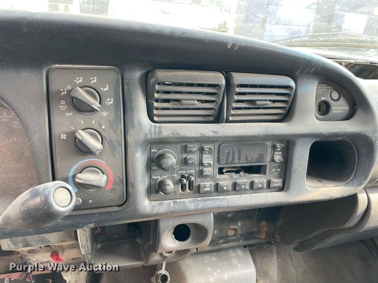 image for item NT9531 2001 Dodge Ram 2500  Quad Cab pickup truck