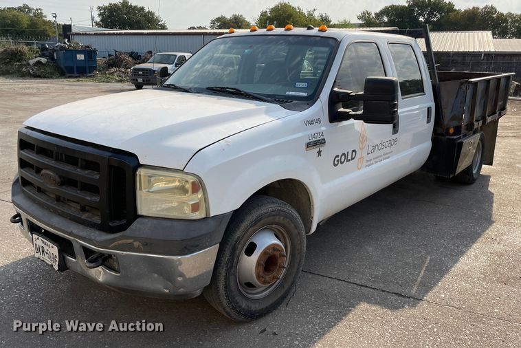 image for item NT9532 2007 Ford  F350 Super Duty  Crew Cab flatbed pickup truck