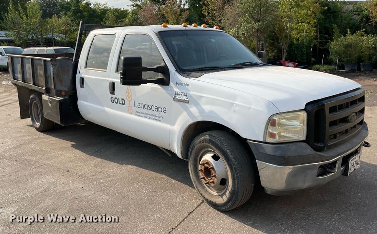 image for item NT9532 2007 Ford  F350 Super Duty  Crew Cab flatbed pickup truck