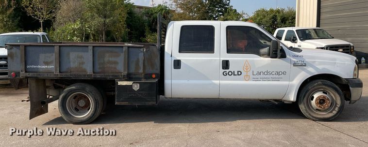 image for item NT9532 2007 Ford  F350 Super Duty  Crew Cab flatbed pickup truck