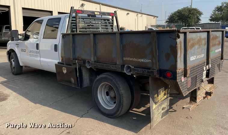 image for item NT9532 2007 Ford  F350 Super Duty  Crew Cab flatbed pickup truck