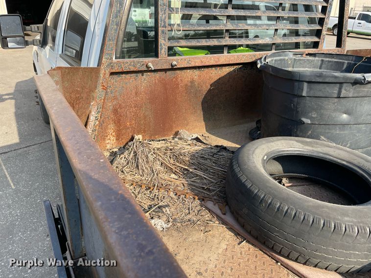 image for item NT9532 2007 Ford  F350 Super Duty  Crew Cab flatbed pickup truck