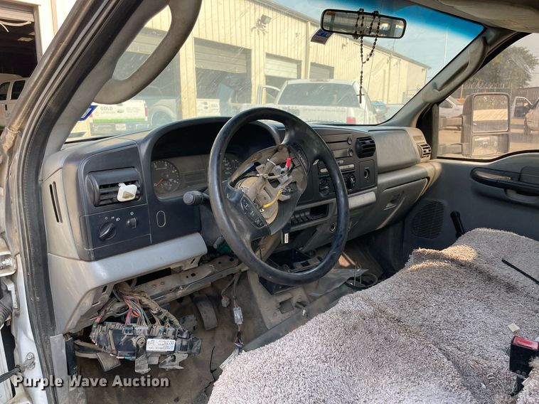 image for item NT9532 2007 Ford  F350 Super Duty  Crew Cab flatbed pickup truck