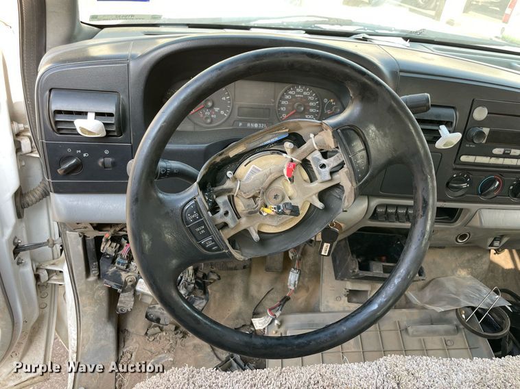 image for item NT9532 2007 Ford  F350 Super Duty  Crew Cab flatbed pickup truck