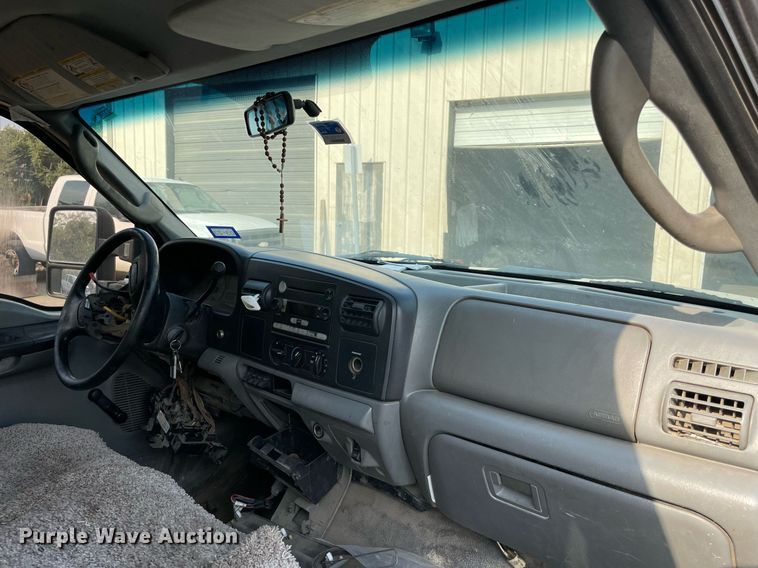 image for item NT9532 2007 Ford  F350 Super Duty  Crew Cab flatbed pickup truck