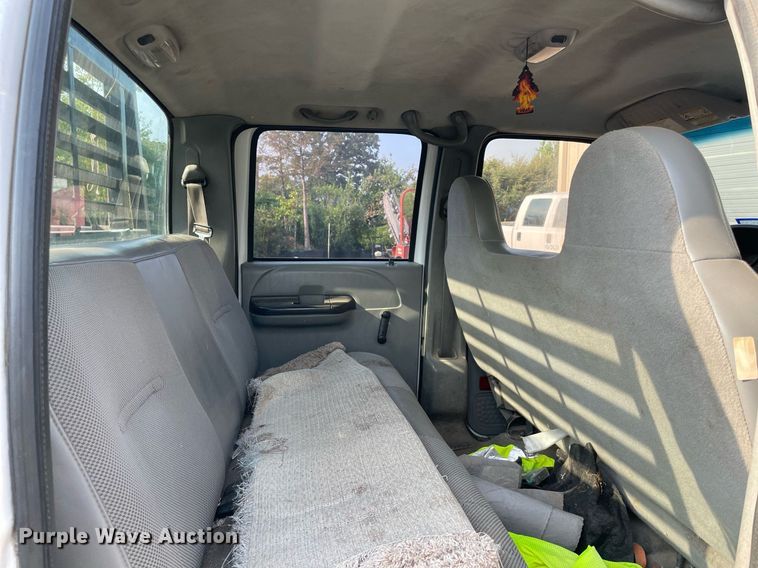 image for item NT9532 2007 Ford  F350 Super Duty  Crew Cab flatbed pickup truck