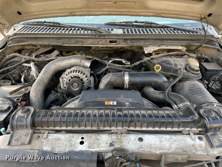 image for item NT9532 2007 Ford  F350 Super Duty  Crew Cab flatbed pickup truck