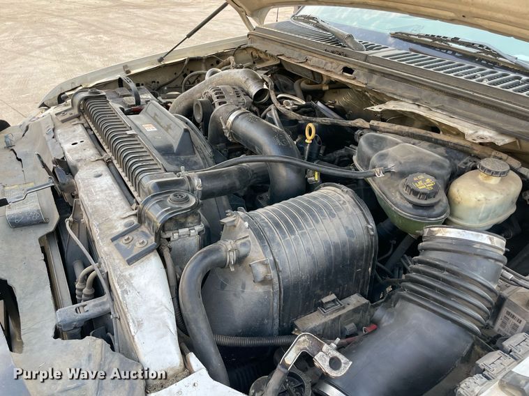 image for item NT9532 2007 Ford  F350 Super Duty  Crew Cab flatbed pickup truck