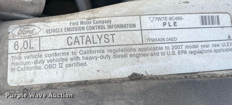 image for item NT9532 2007 Ford  F350 Super Duty  Crew Cab flatbed pickup truck