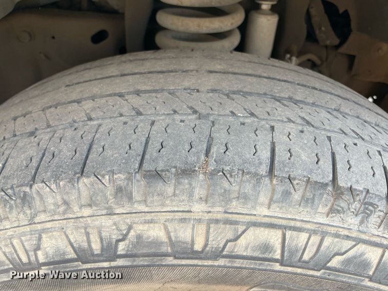 image for item NT9532 2007 Ford  F350 Super Duty  Crew Cab flatbed pickup truck