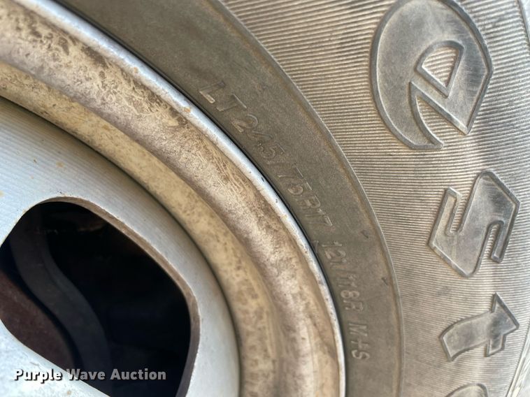 image for item NT9532 2007 Ford  F350 Super Duty  Crew Cab flatbed pickup truck