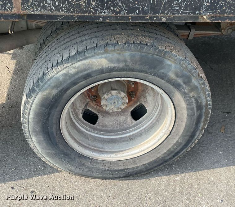 image for item NT9532 2007 Ford  F350 Super Duty  Crew Cab flatbed pickup truck