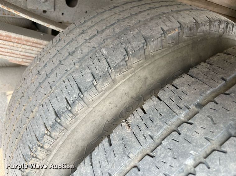 image for item NT9532 2007 Ford  F350 Super Duty  Crew Cab flatbed pickup truck