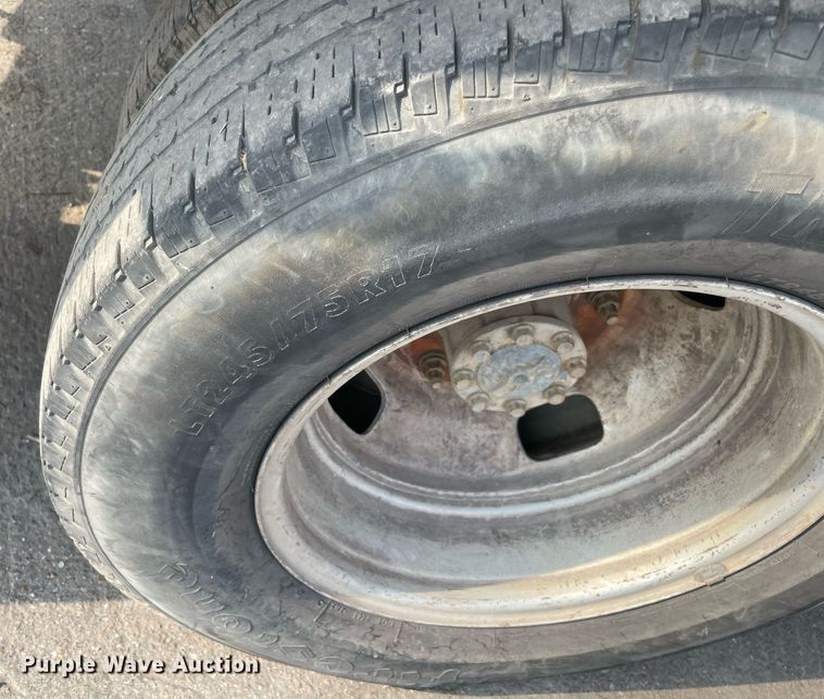 image for item NT9532 2007 Ford  F350 Super Duty  Crew Cab flatbed pickup truck