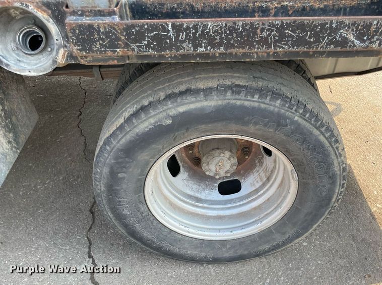 image for item NT9532 2007 Ford  F350 Super Duty  Crew Cab flatbed pickup truck