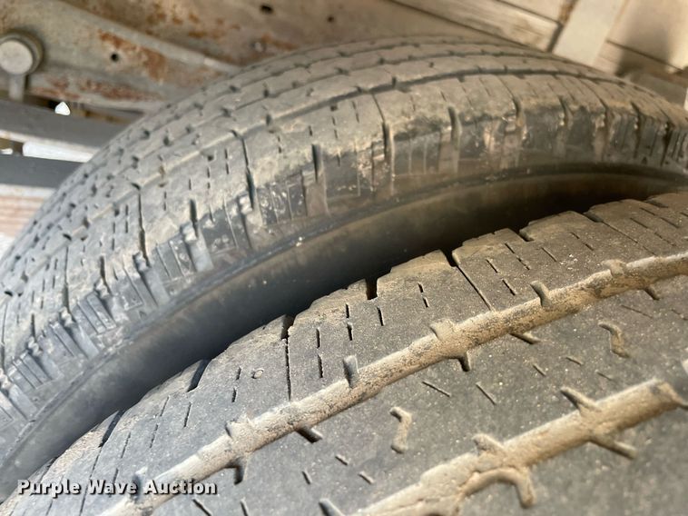 image for item NT9532 2007 Ford  F350 Super Duty  Crew Cab flatbed pickup truck