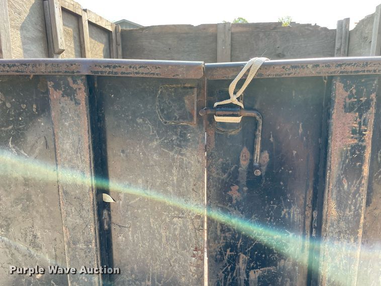 image for item NT9533 2001 Dodge Ram 3500  Quad Cab flatbed pickup truck