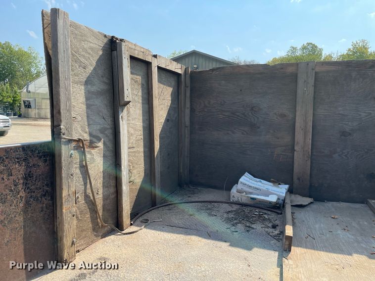 image for item NT9533 2001 Dodge Ram 3500  Quad Cab flatbed pickup truck