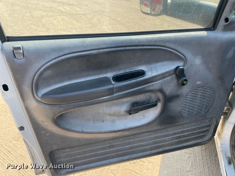 image for item NT9533 2001 Dodge Ram 3500  Quad Cab flatbed pickup truck