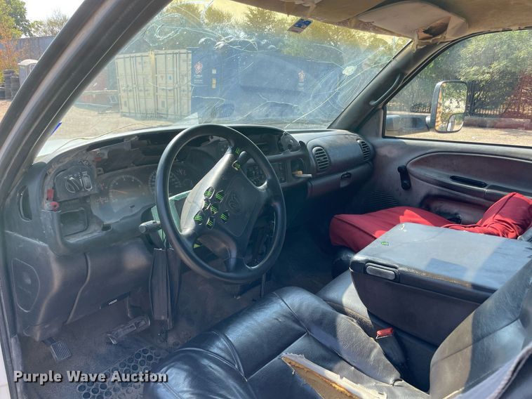 image for item NT9533 2001 Dodge Ram 3500  Quad Cab flatbed pickup truck