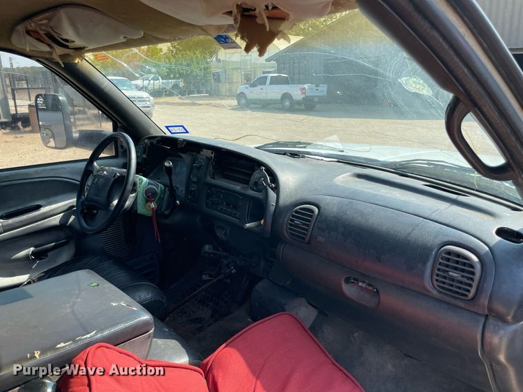 image for item NT9533 2001 Dodge Ram 3500  Quad Cab flatbed pickup truck