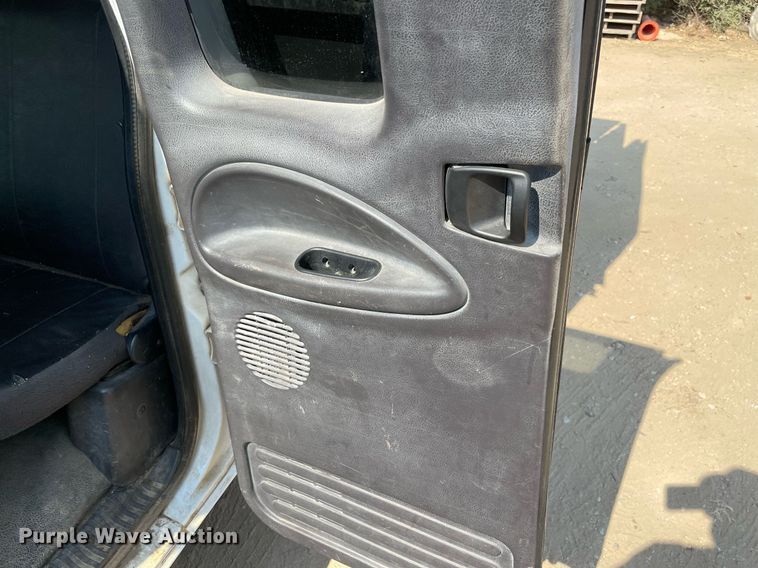 image for item NT9533 2001 Dodge Ram 3500  Quad Cab flatbed pickup truck