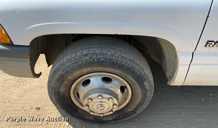 image for item NT9533 2001 Dodge Ram 3500  Quad Cab flatbed pickup truck