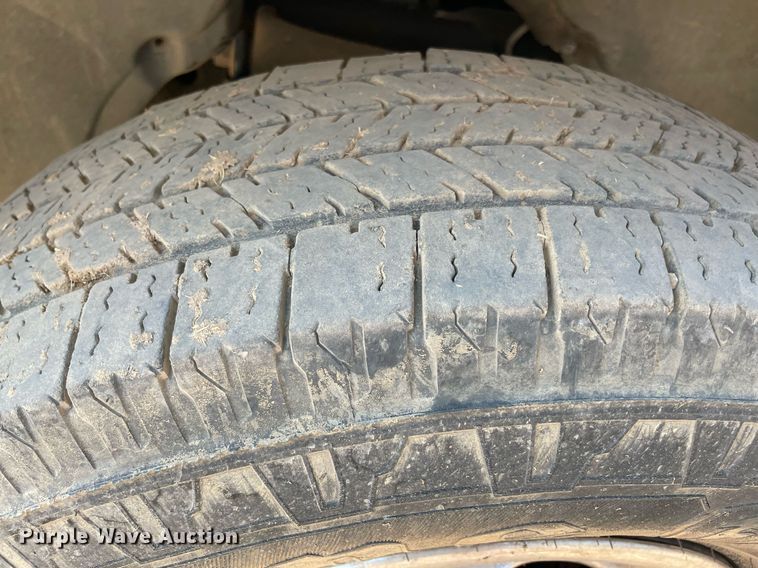 image for item NT9533 2001 Dodge Ram 3500  Quad Cab flatbed pickup truck