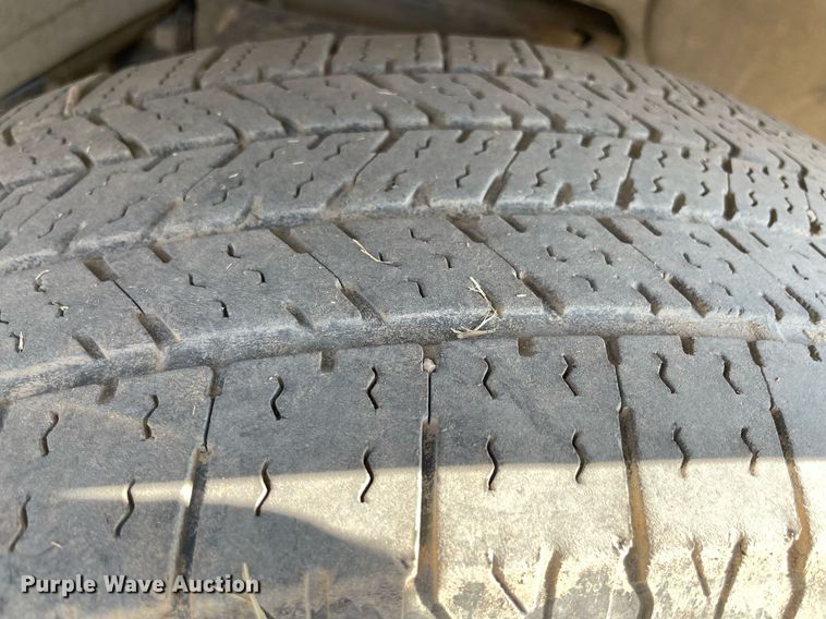 image for item NT9533 2001 Dodge Ram 3500  Quad Cab flatbed pickup truck