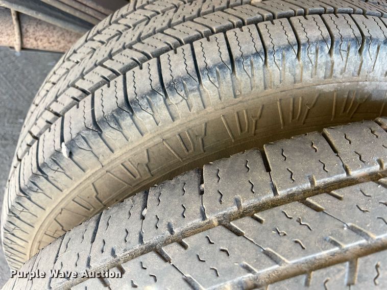 image for item NT9533 2001 Dodge Ram 3500  Quad Cab flatbed pickup truck